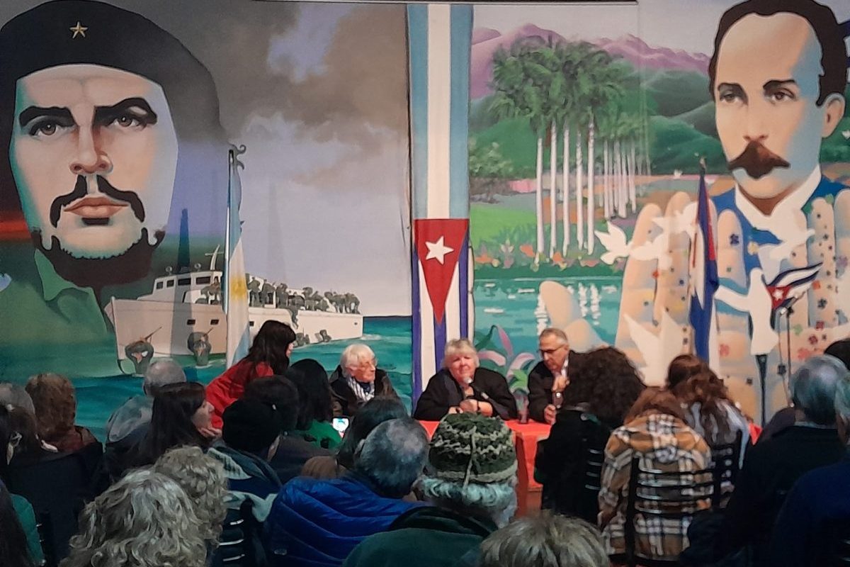 Aleida Guevara Marcha rinde homenaje a Fidel Castro en Argentina