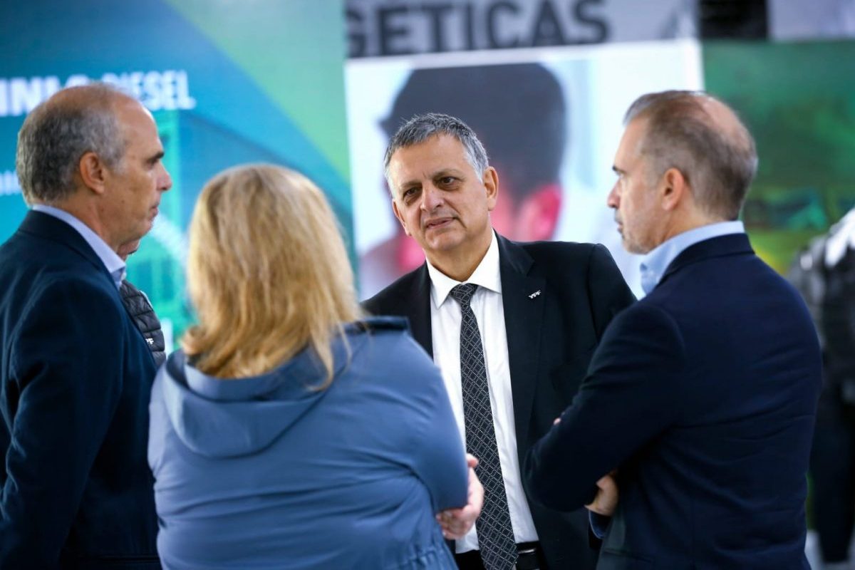 Milei y Marín activan el plan de vaciamiento de YPF y venderán 55 áreas petroleras