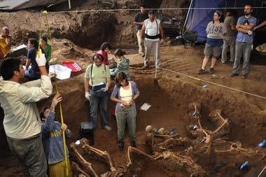 El trabajo por la memoria: el EAAF nominado al Nobel de la Paz