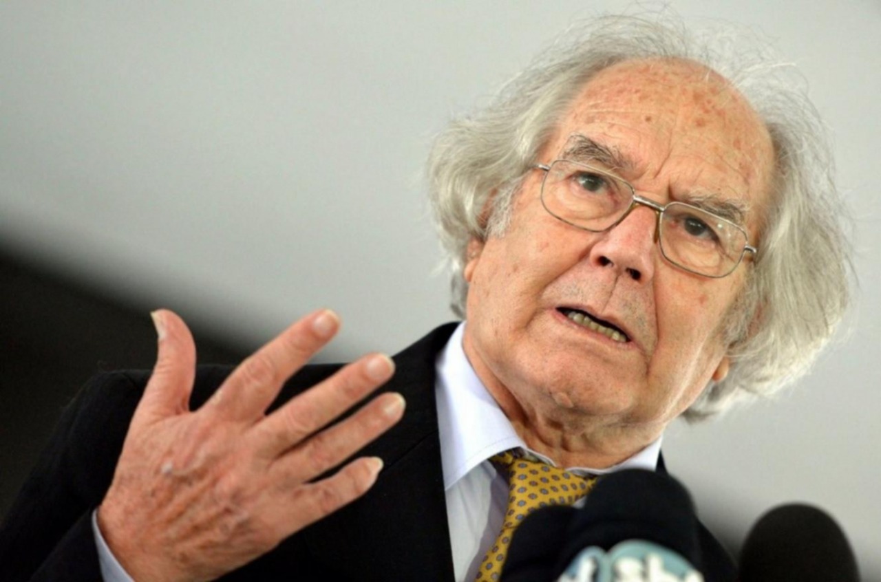 Cuarenta años atrás, Pérez Esquivel era distinguido con el Premio Nobel de la Paz
