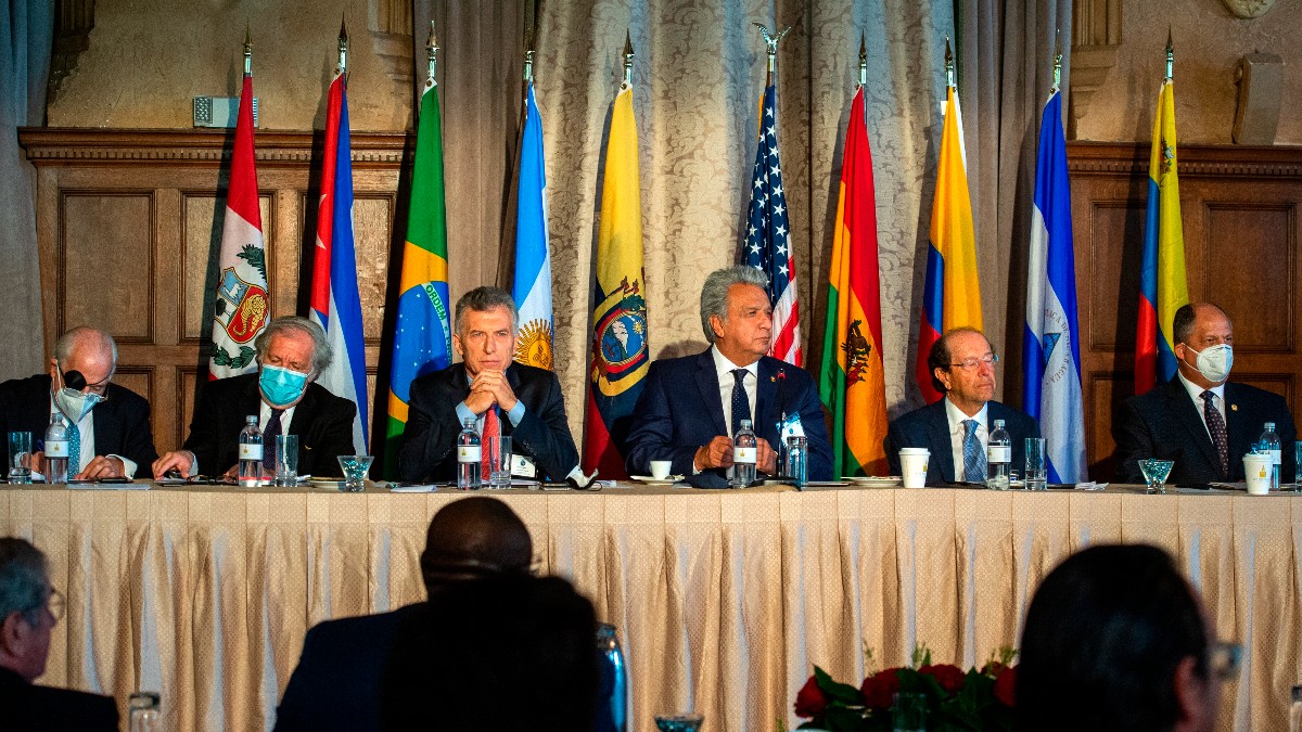 ¿Foro por la democracia o por el cinismo?