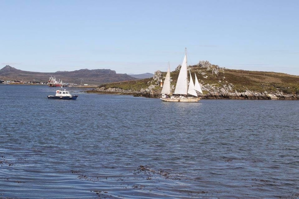 Clama el viento y ruge el mar