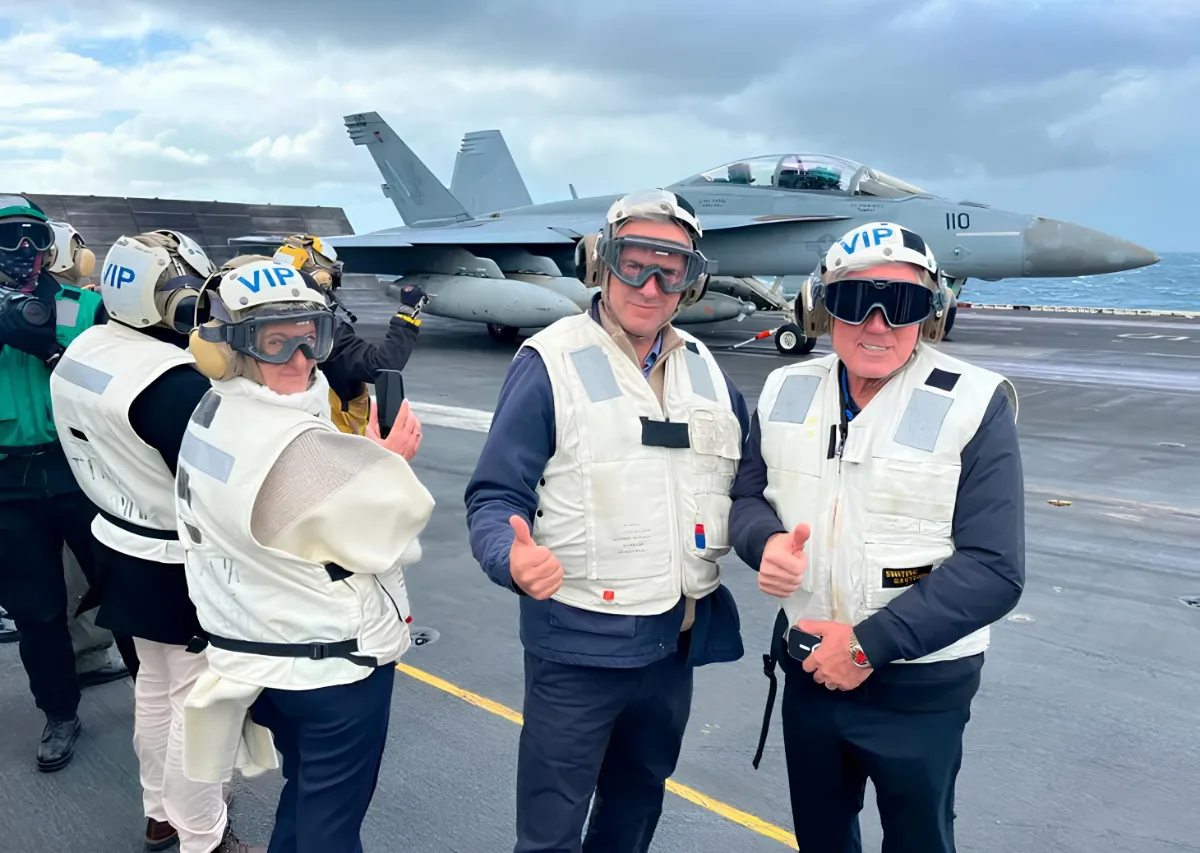 “Yankees welcome home”: Orsi visita un portaaviones estadounidense